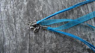 víceřadá náhrdelníková šňůra se zapínáním 52 cm tm. modrá
