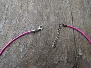 Voskovaný bavlněný náhrdelník s karabinkou - délka 41 cm  růžový