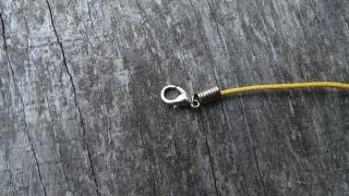 Voskovaný bavlněný náhrdelník s karabinkou - délka 41 cm žlutý