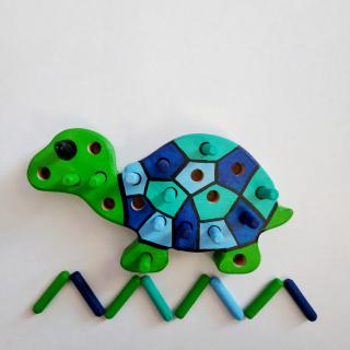 Kolíková vkládačka - želva modrá