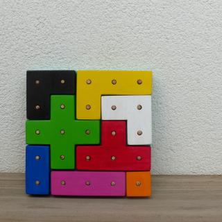 Puzzle na geoboard - tetris (zelený kříž)