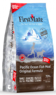 FirstMate Pacific Ocean Fish Original Small Bites 11,4 kg  + pamlsky (do vyprodání)