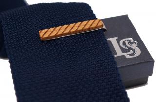 Spona na kravatu obložená dřevem s diagonální linkou