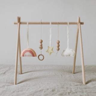 Set dřevěné hrazdičky a sady hraček v bavlněném pytlíku Sada hraček: s pastelovou duhou