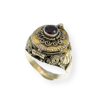 JEDOVÝ stříbrný zlacený prsten s kamínkem a úložným prostorem