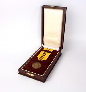 Medaile Za zásluhy III. stupeň KAZDA a syn