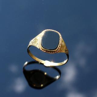 Pánský zlatý prsten s černým kamenem v74 §