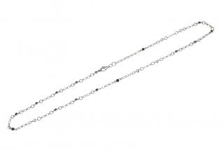 Stříbrný náhrdelník s granátovými kamínky 40 cm