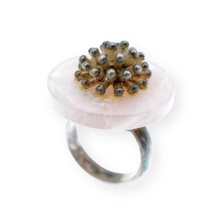 Stříbrný prstýnek růžovým kamínkem kytička