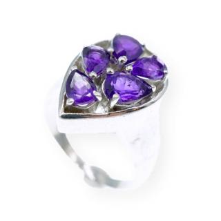 Stříbrný prstýnek s fialovými kamínky