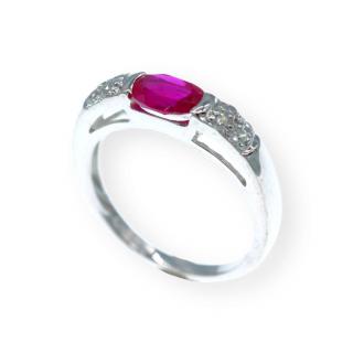 Stříbrný prstýnek s růžovým kamínkem a kamínky Velikost: 56.5