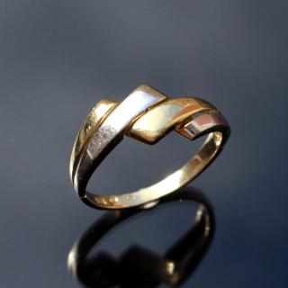 Zlatý prsten kombinace zlata dvojbarevné v56