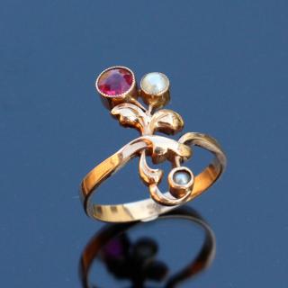 Zlatý prstýnek s perličkami a rubínem RAKOUSKO-UHERSKO v52 §