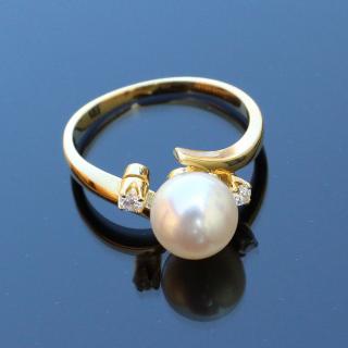 Zlatý prstýnek s perlou a diamanty §