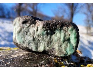 Smaragd - přírodní surový kámen