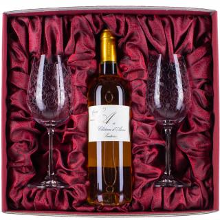Luxusní sladké víno z Bordeaux se skleničkami