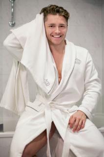 Koupelnový set: Luxusní bílý ručník + osuška s výšivkou Royal in White – Silver Edition