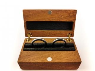 Dřevěný prstýnek Eben Počet prstýnků: Jeden prstýnek, Typ krabičky: Dřevěná krabička Var 1