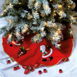 Červený koberec pod vánoční stromeček