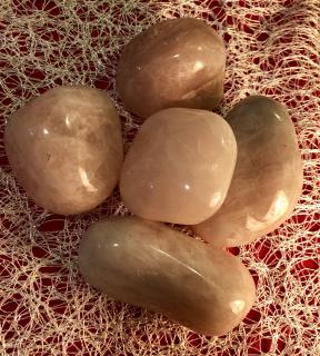 Růženín - tromlované kameny (velikost od 50 do 90mm)
