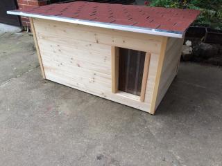 Zateplená psí bouda Casper, medium, šindelová střecha