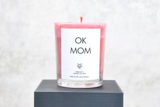 IRONIC CANDLES - malá svíčka - OK MOM / red berries