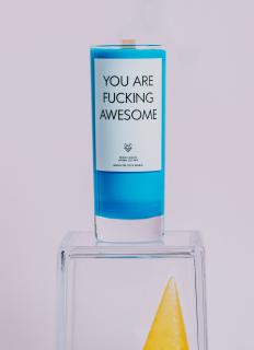 IRONIC CANDLES - YOU ARE FUCKING AWESOME Velikost svíčky / Size: Střední / Medium, Barva a vůně / Color and scent: Žlutá - SUPERFRUIT (mango, mučenka,…