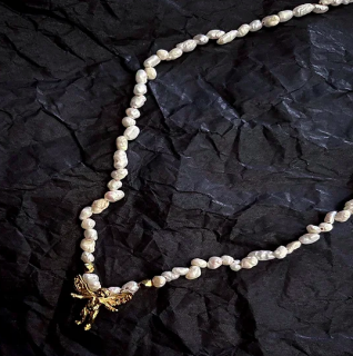 Jarmilé náhrdelník z říčních perel - pozlacený Velikost: UNI