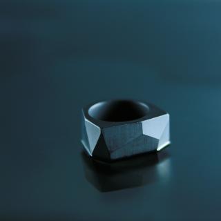 Luba Bakičová - broušený prsten ze skla Barva: Opálové bílé sklo - velikost 53