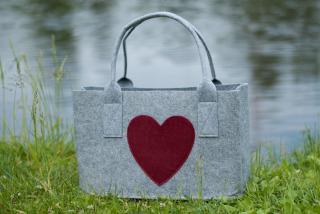 GILDE nákupní filcová taška  - Srdce s kapsičkou / šedá s karmínovým srdcem (...tašku Srdce si okamžitě zamilujete...)