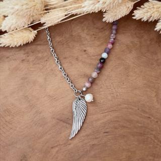 Turmalínový náhrdelník s řetízkem, říční perlou a andělským křídlem z chirurgické oceli