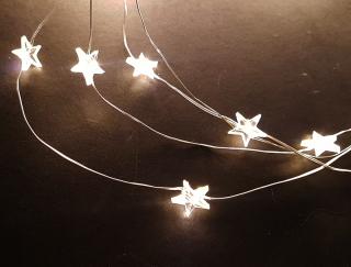 VOR-Z hvězdy 400 - 3m vánoční světelný závěs - hvězdičky, 400LED, 2m dlouhé závěsy, kabel, svit bílá a bílá teplá Barva: Bílá studená