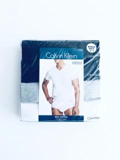 Calvin Klein Calvin Klein V-Neck pohodlná bavlněná trika Classic Fit s mini nápisem 4 ks - M / Černá / Calvin Klein