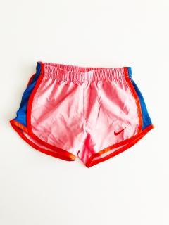 Nike Nike DRI-FIT Crew dívčí růžové sportovní šortky s logem - Dítě 1-2 roky / Růžová / Nike / Dívčí
