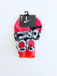 Nike Nike Sport Coral dětská čepička a ponožky s logem set 2 ks - Dítě 0-6 měsíců / Korálová / Nike / Unisex