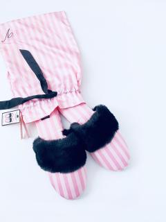 Victoria's Secret Victoria's Secret Iconic Stripe Satin Pink pohodlné stylové pantofle s proužky - 38-39 / Růžová / Victoria's Secret