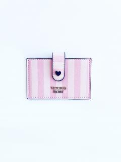 Victoria's Secret Victoria's Secret Signature Stripe Accordion Mini stylová peněženka s ikonickými proužky na kreditní karty - UNI / Růžová / Victoria's Secret