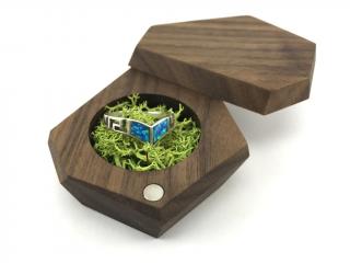 Wook | dřevěná krabička na snubní prsten HEX - ořech HEX/ORE text: bez textu
