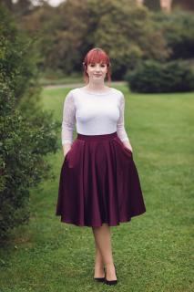 Krátká saténová sukně Rosie bordó Barva: bordó, Velikost: 32