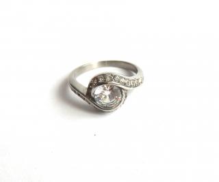 Ocelový prsten s krystalky