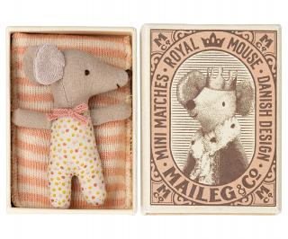 Maileg Myška v krabičce od sirek - miminko holčička  Maileg Sleepy/Wakey Baby Mouse in Matchbox Rose