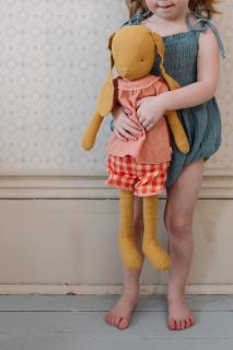 Maileg Zajíček v kraťasech a blůzce Size 5  Maileg Bunny Size 5 Dusty Yellow, Blouse and Shorts