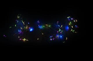 Dekorativní svítící drátek s mikro LED diodami barevný, vnitřní, na baterie, časovač, 7,9 m