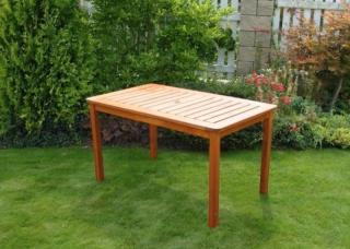 Obdélníkový zahradní stůl s otvorem pro slunečník, mořená borovice, 130x77 cm