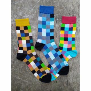 Barevné ponožky cool vzor kostky - 41-46 / Červená