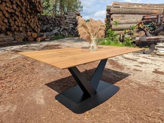 Jídelní stůl z dubového masivu Boozer v industriálním designu Velikost Desky: 1700x900 (mm)