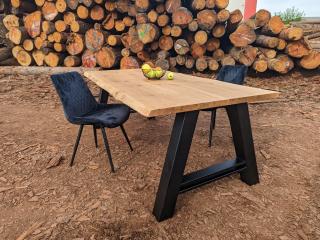 Jídelní stůl z dubového masivu Prag v industriálním designu Velikost Desky: 2400x1000 (mm)