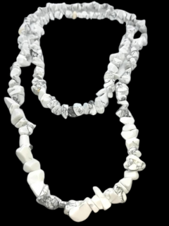Magnezit náhrdelník sekaný, dlouhý cca 85 cm