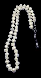 Náhrdelník říční perly bílé, obvod 46 cm s ocelí (velmi pěkné)