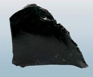 Obsidián černý přírodní 680 g